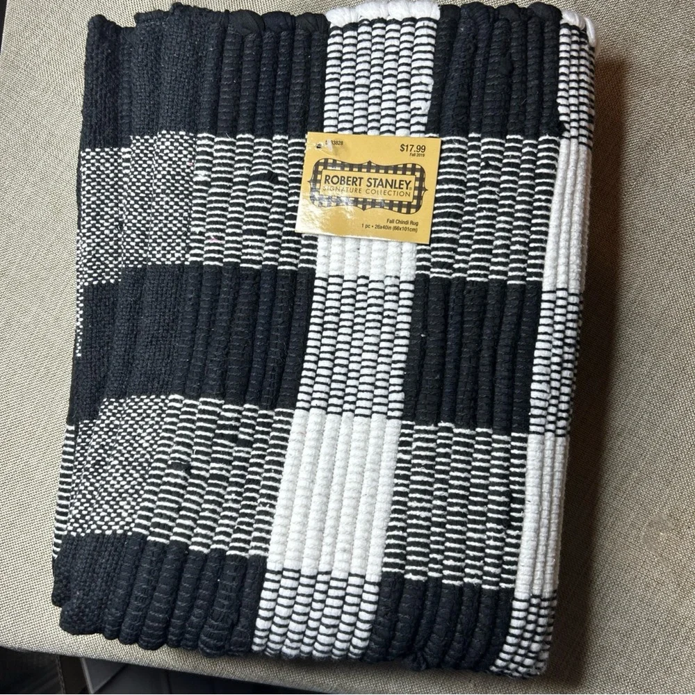 Buffalo Cottage Rug Collection, Hand Dyed Reversible Chindi Rug, 26x40, Black